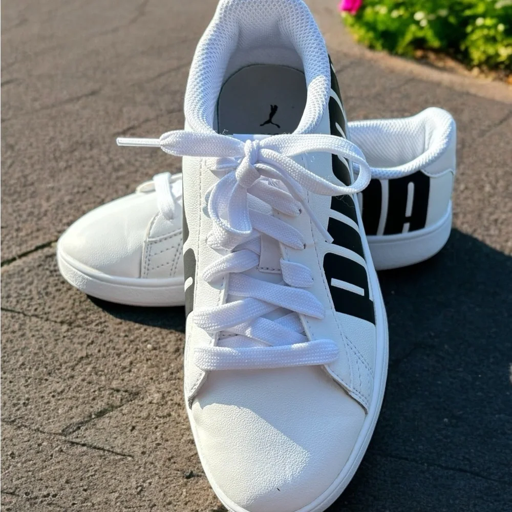 Puma Smash V2 Bold Sneaker In White Size 3.